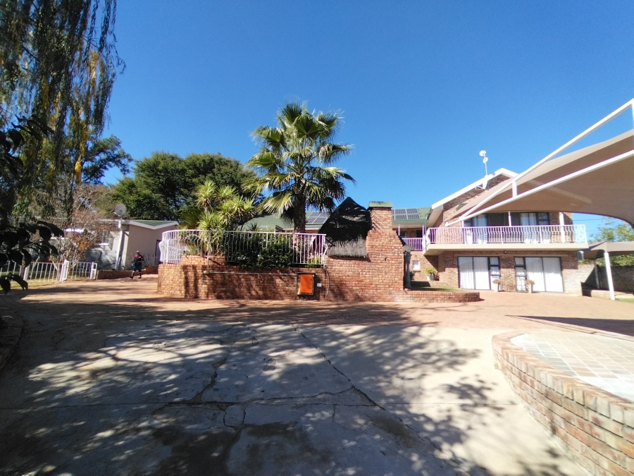 10 Bedroom Property for Sale in Warrenton Northern Cape